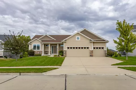 14819 Coyote Dr, Urbandale, IA 50323