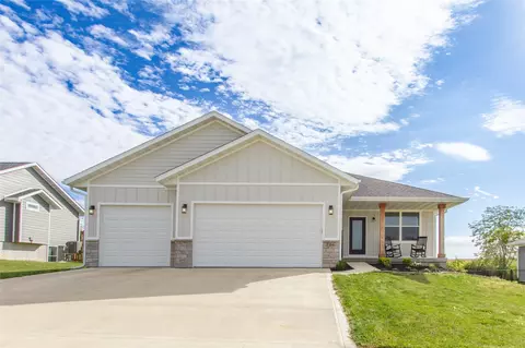 766 182nd Ave, Pella, IA 50219