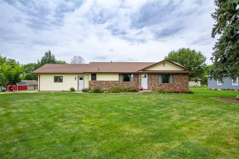 1533 Main St, Pella, IA 50219
