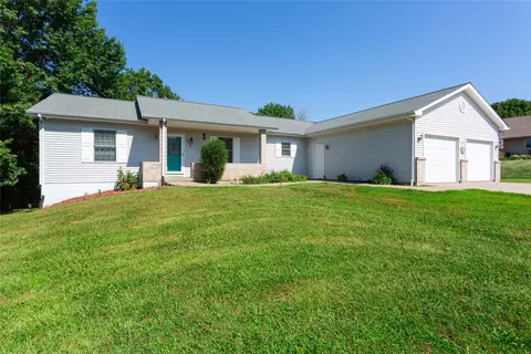 3018 W Larson St, Knoxville, IA 50138