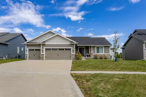 1414 S 100th St, West Des Moines, IA 50266
