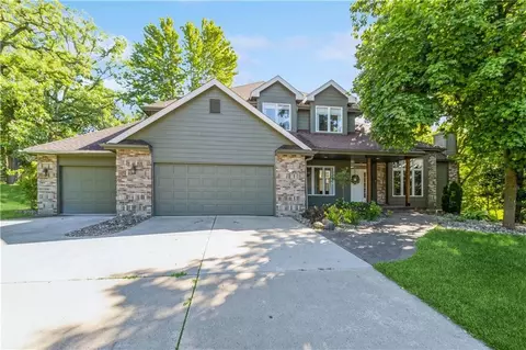 6917 Capitol View Ct, Johnston, IA 50131