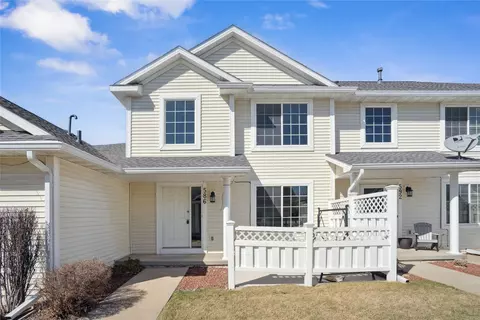 586 SE Williams Ct, Waukee, IA 50263