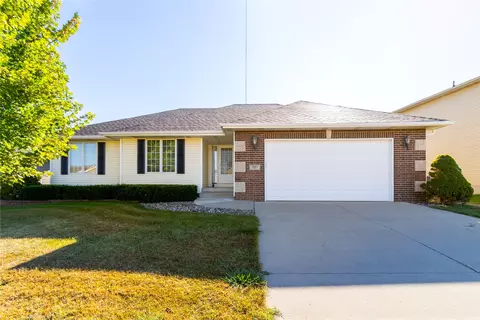 2007 3rd Ave SE, Altoona, IA 50009