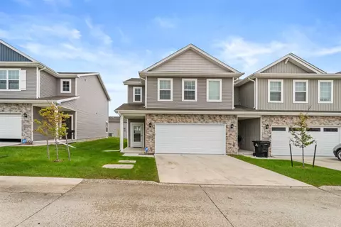 1032 Maywood Ln, Waukee, IA 50263