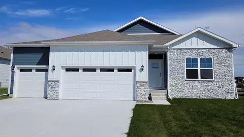 25116 Eagle Vista Dr, Adel, IA 50003
