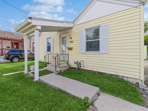 1810 E 24th St, Des Moines, IA 50317