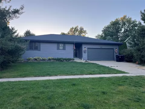 325 NE Cedar Ave, Earlham, IA 50072