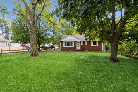 6000 Hickman Rd, Des Moines, IA 50322