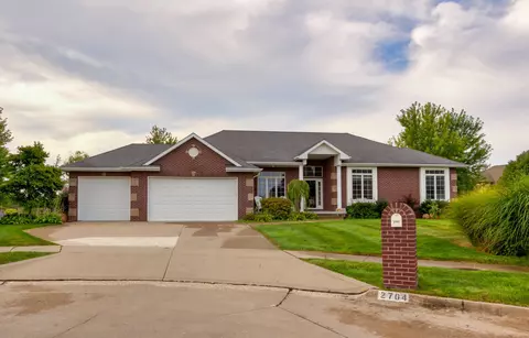 2704 147th St, Urbandale, IA 50323