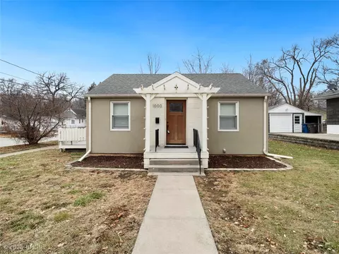 1000 27th St, Des Moines, IA 50311