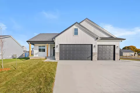 601 Oak Ct, Dallas Center, IA 50063