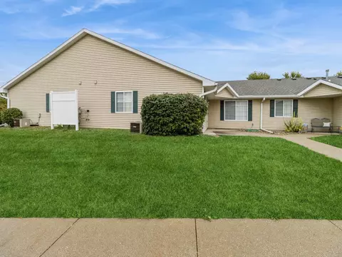 1100 N 6th St #2, Indianola, IA 50125