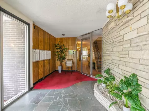 4225 Grand Ave #5, Des Moines, IA 50312