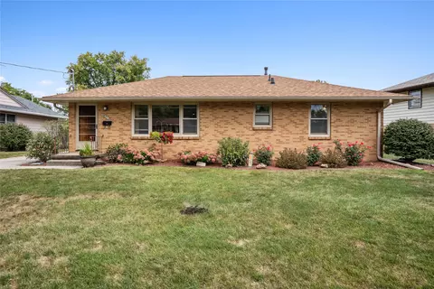 3821 Valdez Dr, Des Moines, IA 50310