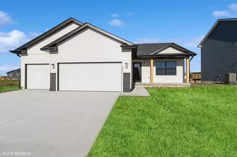 1370 Cedar St, Waukee, IA 50263