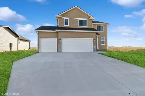 1375 Cedar St, Waukee, IA 50263