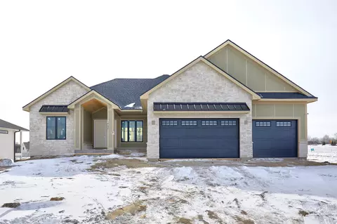 18296 Alderleaf Dr, Clive, IA 50325