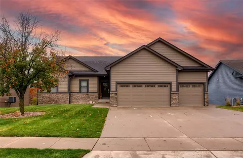 4110 147th St, Urbandale, IA 50323