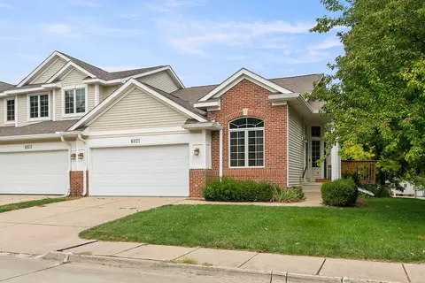 6021 Cottage Dr, Johnston, IA 50131
