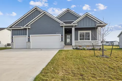 4047 NW 181st St, Clive, IA 50325