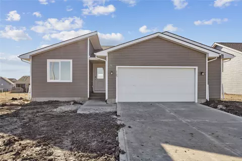 2105 White Oak Ln, Granger, IA 50109