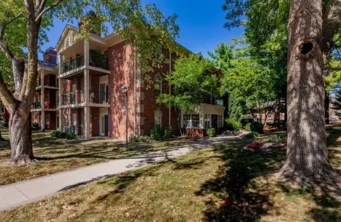 4910 Pleasant St #12, West Des Moines, IA 50266