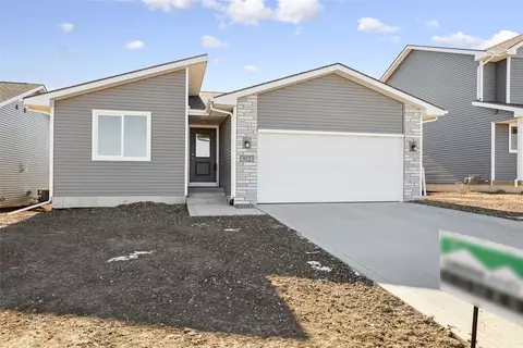 912 Spruce Ave, Norwalk, IA 50211