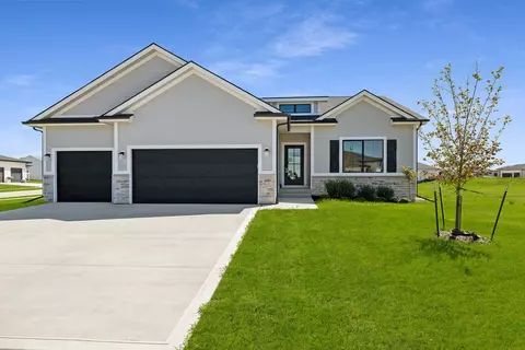 4109 NW 181st St, Clive, IA 50325