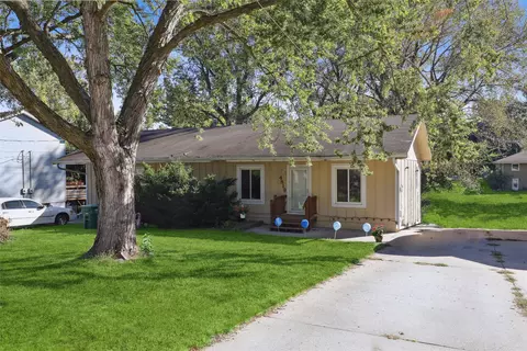 4819 NW 51st St, Des Moines, IA 50310