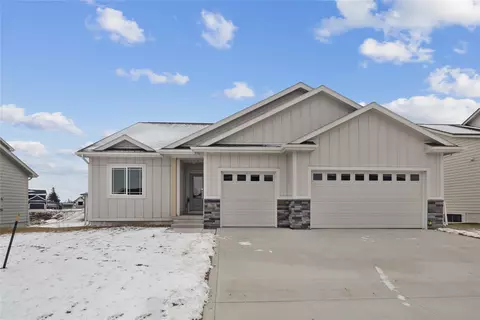 70 NW Valleyview Dr, Waukee, IA 50263