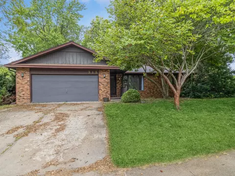 315 W 5th St, Pella, IA 50219