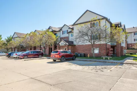 6440 Ep True Pkwy #1201, West Des Moines, IA 50266
