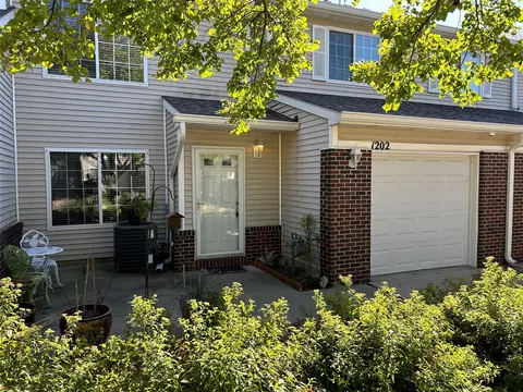 5221 Village Run Ave #1202, Des Moines, IA 50317