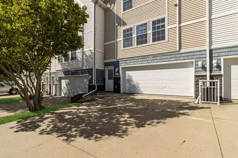 1284 SE Village View Ln, Ankeny, IA 50021