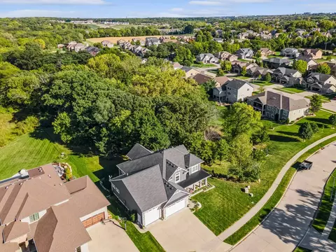 3911 150th St, Urbandale, IA 50323