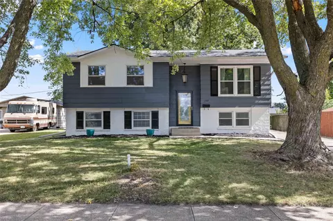 1105 4th Ave SE, Altoona, IA 50009