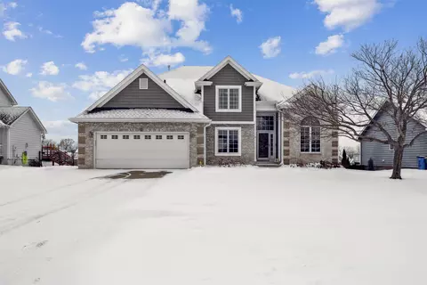 803 N V St, Indianola, IA 50125