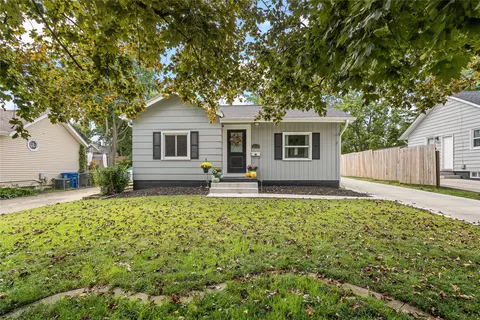 3818 Fagen Dr, Des Moines, IA 50310