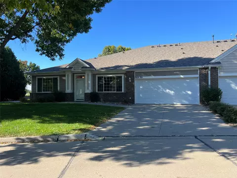 7610 Wistful Vista Dr #701, West Des Moines, IA 50266