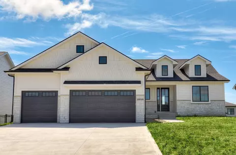 18016 Tanglewood Dr, Clive, IA 50325