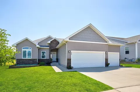 404 SE 17th Ct, Grimes, IA 50111