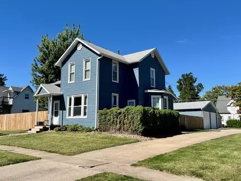 413 E Montgomery St, Knoxville, IA 50138