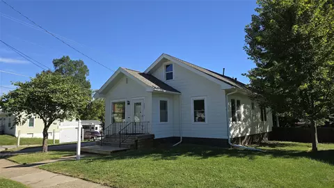 802 W 4th St S, Newton, IA 50208