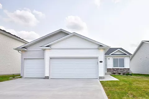 1945 Tuscany Dr SE, Altoona, IA 50009