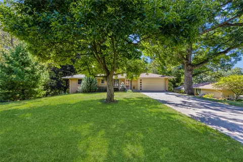 1080 NW 67th Pl, Des Moines, IA 50313