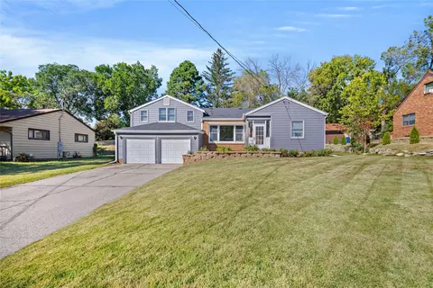 2664 Wisconsin Ave, Des Moines, IA 50317