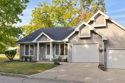 4520 71st St, Urbandale, IA 50322
