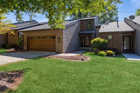 4902 Cedar Dr #72, West Des Moines, IA 50266