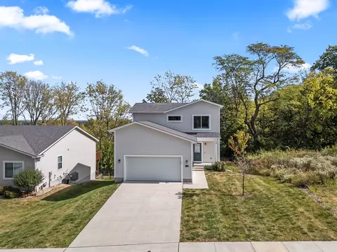 5325 Carter Ct, Johnston, IA 50131